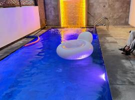 Beachside Bliss: Cozy Surf Villa, hotel a Mirleft