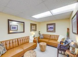 Walk to Happys Inn and Lake Access Libby Apartment