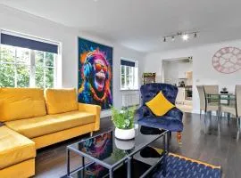Luxury Apartment-CONTRACTORS-Free Parking-Central Location