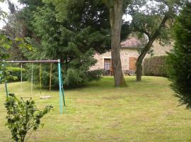 Gîte champêtre avec jardin clos, près du lac d'Eguzon et Gargilesse-Dampierre ! - FR-1-591-127, ξενοδοχείο σε Orsennes