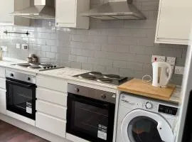 Relax in Uxbridge with Private Room Garden Access