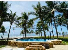 Exclusive Oceanfront Apartment Beach access