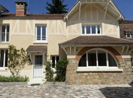 Gîte rénové de charme avec parc, étang, proche de Paris et Versailles - FR-1-527-11, hotel di Senlisse