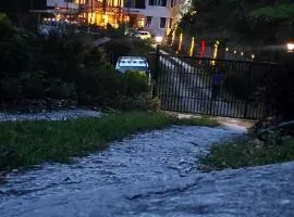 Nabhasa Courtyard Home & Apartment Stay