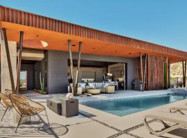 Canyon Ridge by Fieldtrip Modern Oasis w Views, hotel v destinaci Yucca Valley