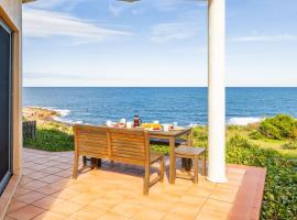 Ocean Views, 4 Ocean Street - Absolute Waterfront Retreat at Fishermans Bay, Hotel in Anna Bay