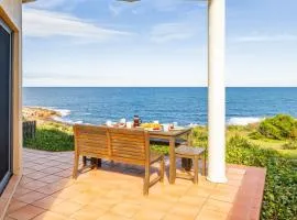 Ocean Views, 4 Ocean Street - Absolute Waterfront Retreat at Fishermans Bay