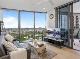 Your QW Escape - Pool Gym & Stunning Sky Deck View