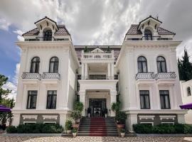 H Flower Grand Villa & Hotel, hotel i Ấp Ða Thành