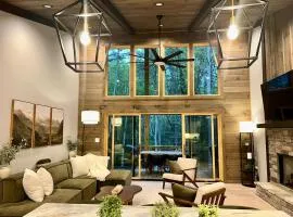 Lux Blue Ridge Cabin, Hot tub, Swing, PingPong!