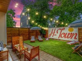 The Bayou Bungalow- 5 mins to downtown, 10 to NRG, Sleeps 12, Amazing backyard!