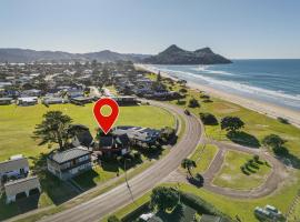 Beachfront Landing - Pauanui Holiday Home, ξενοδοχείο σε Pauanui