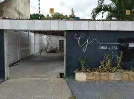 casa jota quarto com ventilador cama solteiro e sofá-cama