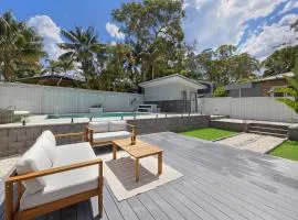Lakeshore Cottage - Cosy Comfort with Private Pool