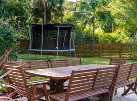 Salt and Stone Modern Pearl Beach Stay 2 Mins to Ocean, hotel in Pearl Beach