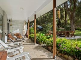 Salt and Stone Modern Pearl Beach Stay 2 Mins to Ocean, hotel in Pearl Beach