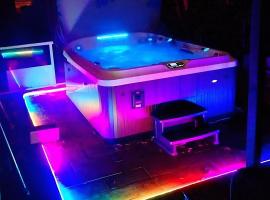 Petit loft avec jacuzzi et terrase exotique privé、グランビーのホームステイ