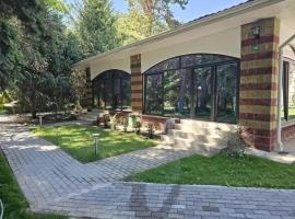 Коттедж в ЦО Радуга на Исык-Куле, villa in Cholpon-Ata