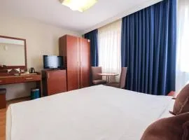 Siyav Otel