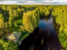 Riverfront Retreat Willa Lohi with sauna, rapids & wild nature, hotel i Läsäkoski