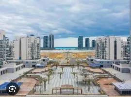 شقه فندقيه الداون تاون العلمين الجديده بجوار بالم هيلز والابراج