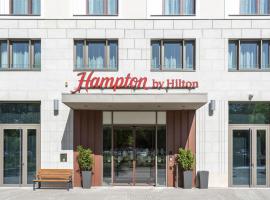 Hampton By Hilton Dresden City Centre, hotelli, jossa on pys&auml;k&ouml;intimahdollisuus kohteessa Dresden