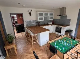 Luxurious Cottage on the River of Portree with Hot Tub!