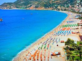 Dreamy luxury two-bedroom penthouse apartment with special forest, mountain and sea views, hotel v mestu Alanya