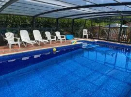 Bassets acre, 4 min walk to Beach, Pubs,Restaurants, Shops, Htd Pool, Stunning walks, Hottub, Games rm, Garden, BBQ, Just 6 beautiful 1-3 bdr Apartments, Enjoy being one of the few! Free Parking and WIFI