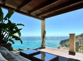 Beautiful House With Splendid Sea