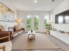 Luxury 3-BR Apartment