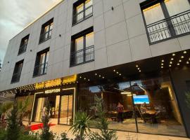 Hotel Ari Gjakove、Gjakoveのホテル