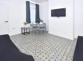Stylish 3bedroom near Stoke-on-Trent hospital