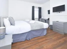 Stylish 3bedroom near Stoke-on-Trent hospital