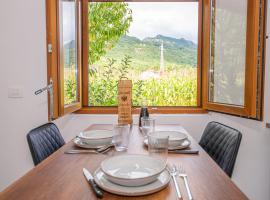 Skadar Lake Apartments and Wooden Cabin, hotel di Virpazar