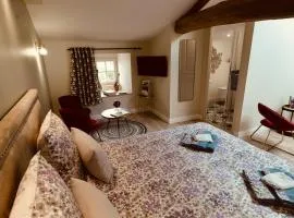 La maison du sculpteur à Tiffauges proche Puy du F