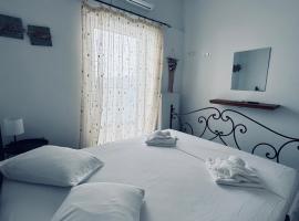 Portolos Apartments - Sarakiniko, hotel de playa en Vath&iacute; - &Iacute;taca