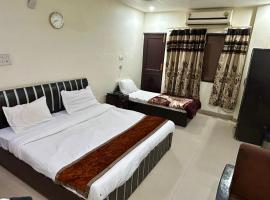 Hotel Dev Palace, Badrinath road, Tapovan- Rishikesh, khách sạn ở Badrīnāth