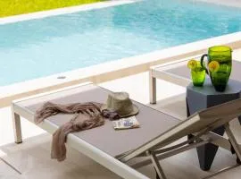 Villa GreenPalm Tropical Garden- Airport pickup