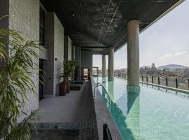 Sky Design Alphaville Housi by Anora Spaces, hotel di Barueri