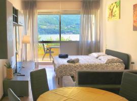 LakeStudio with Private Beach, hotel v destinaci Cima