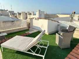 Cozy Sea View Flat with Private 83 sq Rooftop, Balcony, and BBQ in the Old Town