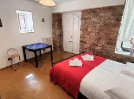 340 mt da San Carlo Acutis, LA SUITE DI SANTA CHIARA, 6 ospiti, 125 mq, Idromassaggio, Piano Terra, 2 Ingressi 2 Camere 2 Bagni, Perfetto - La nostra Forza è Presenza Live 24-7, MyAssisiSuite, I Dettagli che fanno la Differenza - MÓWIMY PO POLSKU