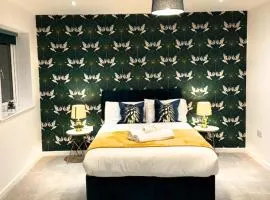 Fort House 6 Large Private Bedrooms with 7 beds, close to NEC, JLR, City Centre