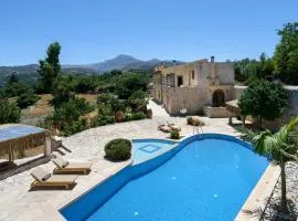 New Villa Myre 3, A Family-Friendly Retreat in Crete with Private Pool & 3 Apartments
