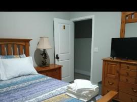 Beautiful house in quiet place shared bath, hotel v destinaci Ocala