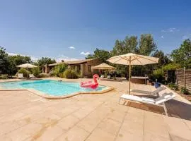 Gordes Villa avec piscine chauffée et privée , jacuzzi et pétanque calme