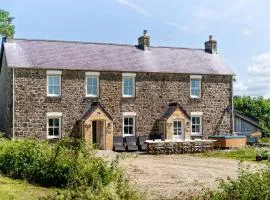 Rustic Rural Retreat with BBQ and Soft Play Room