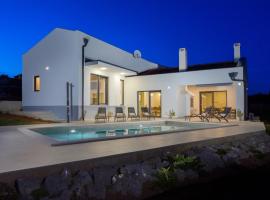 Navi, caba&ntilde;a en Prnjani