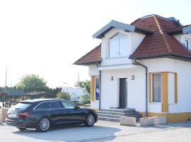 Hotel Rózsa Csárda Bungalow & Caravan Park, hotel v destinaci Hegyeshalom